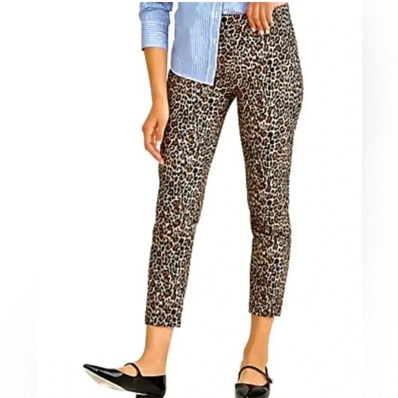 J. Crew Pants - J.Crew leopard Winnie pant  cropped size 0
Animal print 🔥